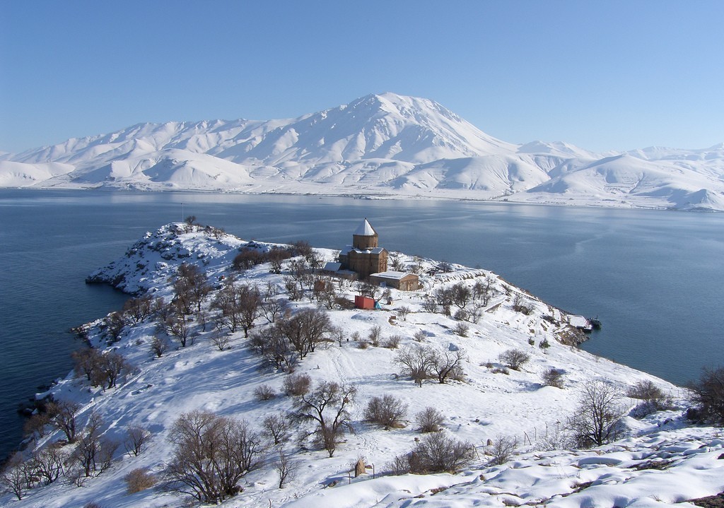 Artos Dağı 3756 metre / VAN