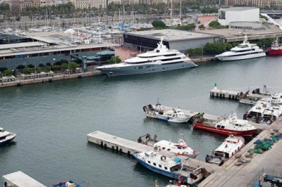 Barselona'da feribot ile gezi gemisi çarpıştı