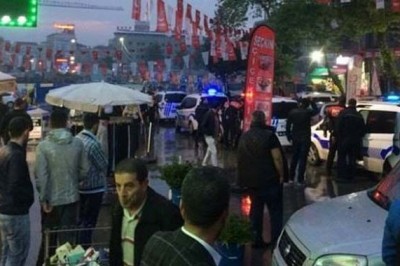 Bağcılar'da İYİ Parti standına bıçaklı saldırı: 6 yaralı