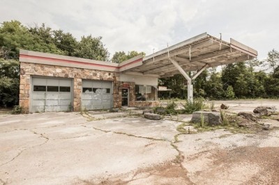 Amerika Birleşik Devletleri'nin güneyinde terk edilmiş benzin istasyonları