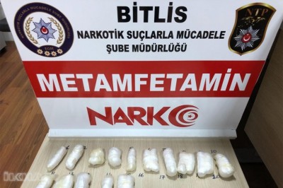 Metamfetamin yüklü araç yakalandı: 2 kişi tutuklandı