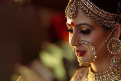 Hindistanlı kadınların alınlarının ortasındaki kırmızı nokta ne anlama geliyor?