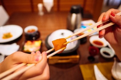 Japonlar ve Çinliler yemeği neden tahta çubuklarla yiyorlar?