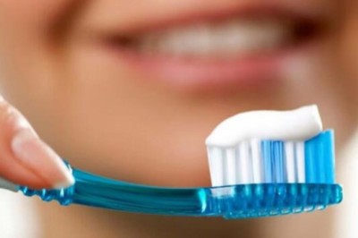 Gün içinde temizlenmeyen dişler hastalığa neden olabilir