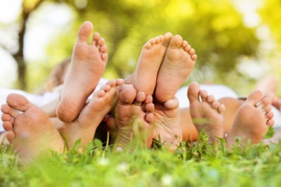 Topuklardaki çatlaklardan nasıl kurtuluruz?