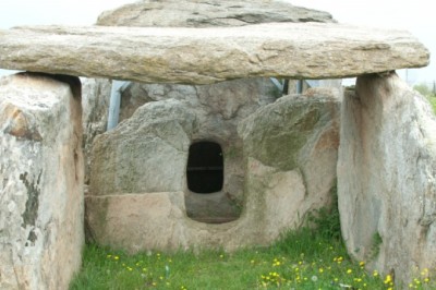 Dolmen Mezarlar Hakkında Bilgi (Anıt Mezar-Kapaklıkayalar)