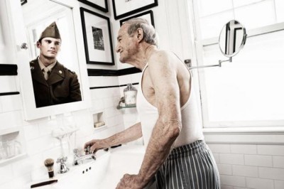 Eğer Aynalar Geçmişinizi Yansıtsaydı Ne Görürdünüz?